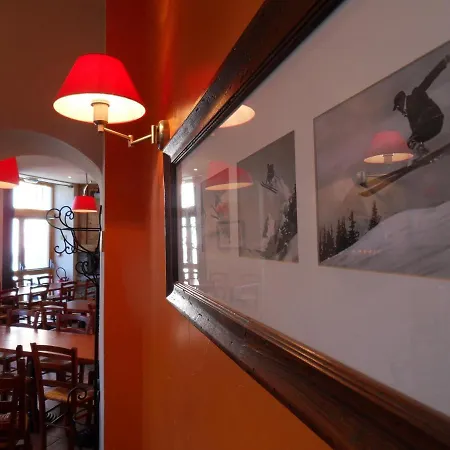 Du Val Joli Hotel 3*
