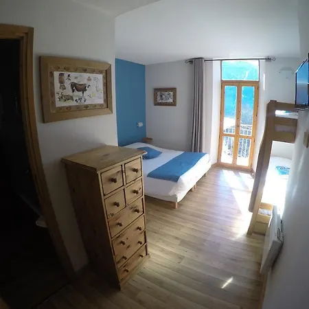 Du Val Joli Hotel 3*