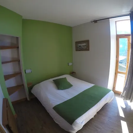 Du Val Joli Hotel 3*