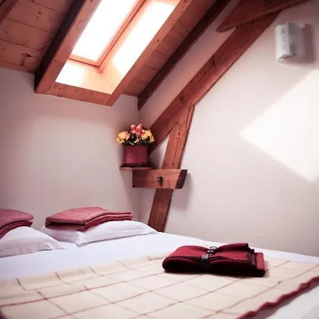 Du Val Joli